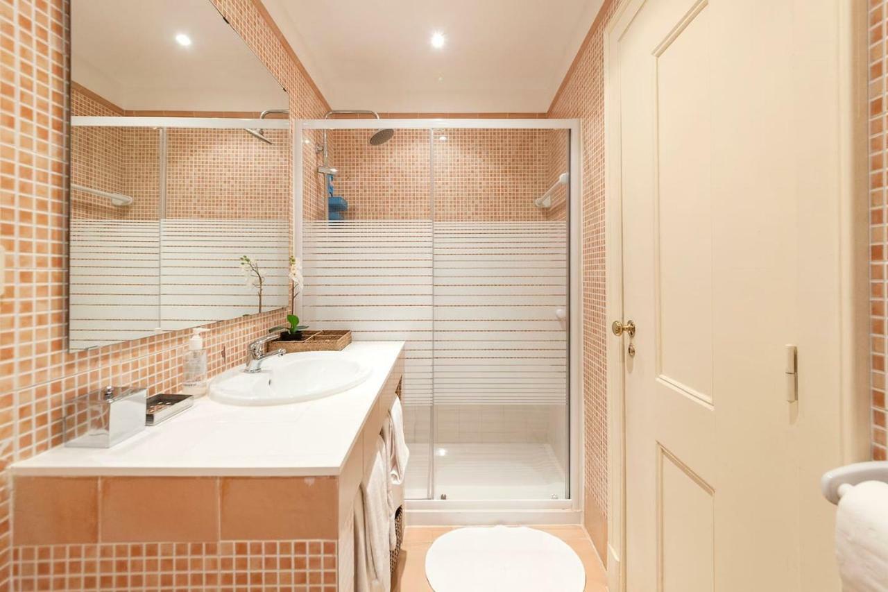 2 Bedroom Apartment With Patio Next To Avenida Da Liberdade リスボン エクステリア 写真